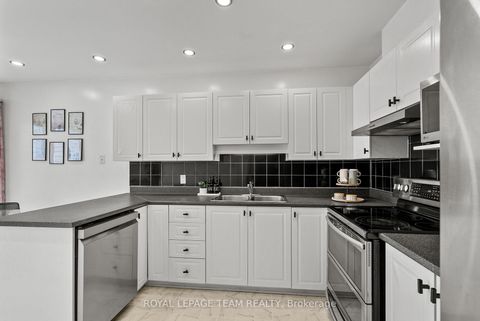 Photo 14 at 5 Milner Downs Crescent, Emerald Meadows/Trailwest, Kanata
