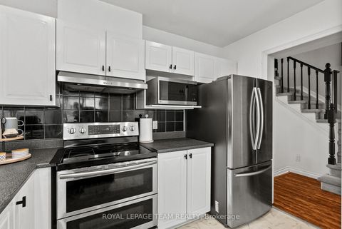 Photo 15 at 5 Milner Downs Crescent, Emerald Meadows/Trailwest, Kanata