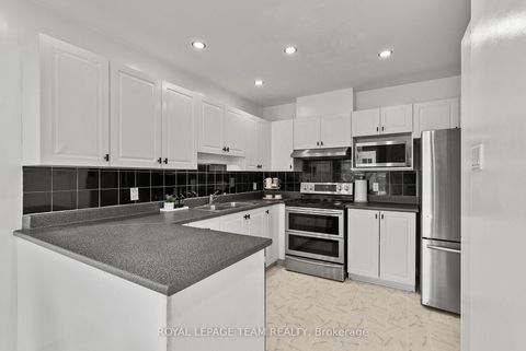 Photo 16 at 5 Milner Downs Crescent, Emerald Meadows/Trailwest, Kanata