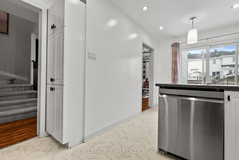 Photo 17 at 5 Milner Downs Crescent, Emerald Meadows/Trailwest, Kanata