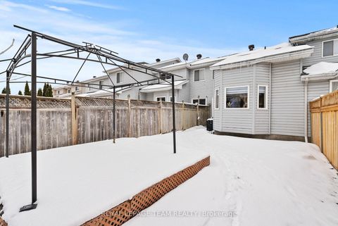 Photo 43 at 5 Milner Downs Crescent, Emerald Meadows/Trailwest, Kanata
