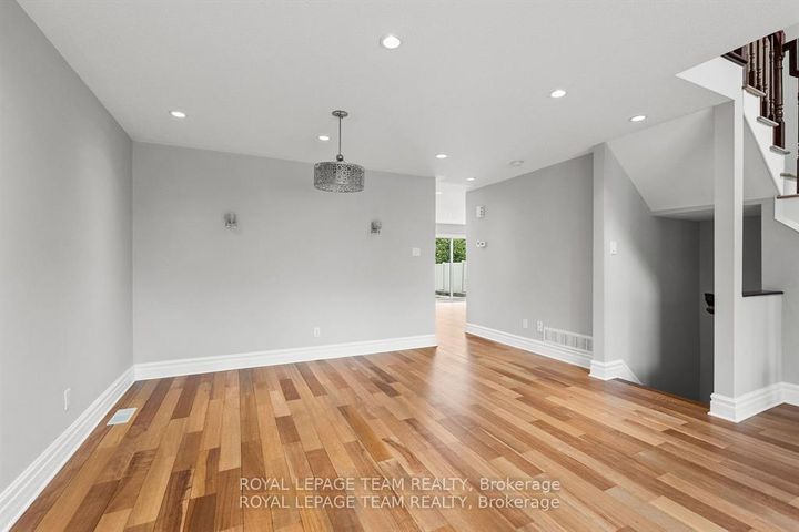 Photo 12 at 365 LANGRELL Crescent, Nepean (Strandherd), Ottawa