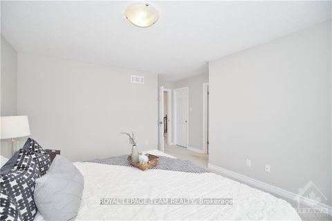 Photo 32 at 365 LANGRELL Crescent, Nepean (Strandherd), Ottawa