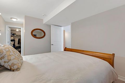 Photo 33 at 35 Perthmore Street, Perth