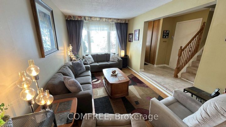 Photo 2 at 56 Fieldgate Drive, Nepean (Knollsbrook), Ottawa