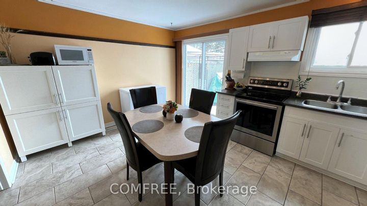 Photo 4 at 56 Fieldgate Drive, Nepean (Knollsbrook), Ottawa