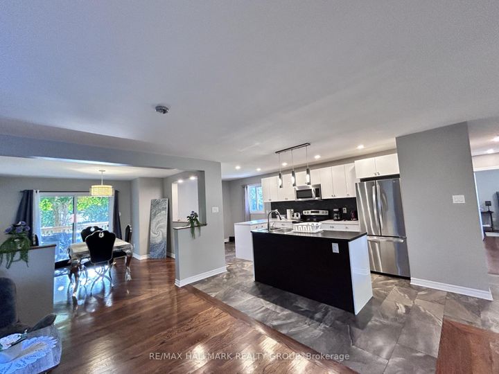 Photo 5 at 18 Forest Park Avenue, Nepean (City View/Skyline/Fisher Heights/Parkwood Hills), Ottawa