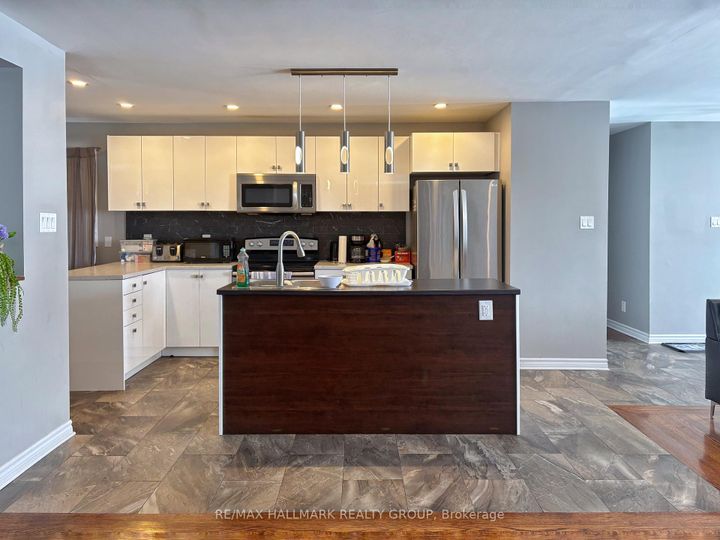 Photo 7 at 18 Forest Park Avenue, Nepean (City View/Skyline/Fisher Heights/Parkwood Hills), Ottawa