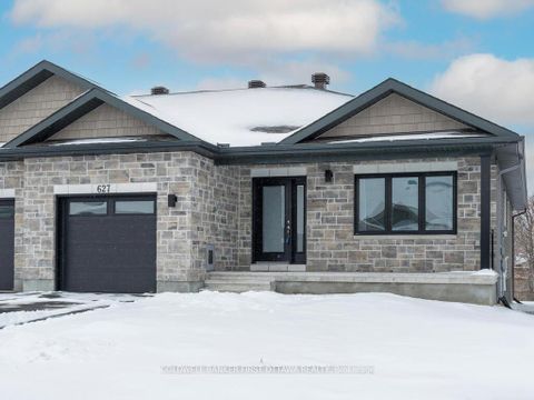 Photo 1 at 627 Bracewell Street, Mississippi Mills (Ramsay) Twp, Mississippi Mills