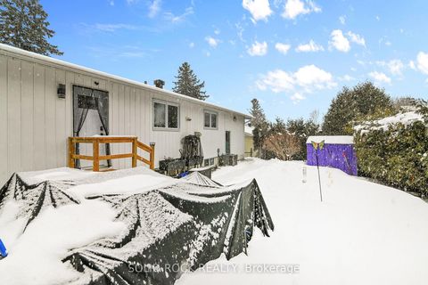 Photo 32 at 28 Carbrooke Street, Glencairn/Hazeldean, Kanata