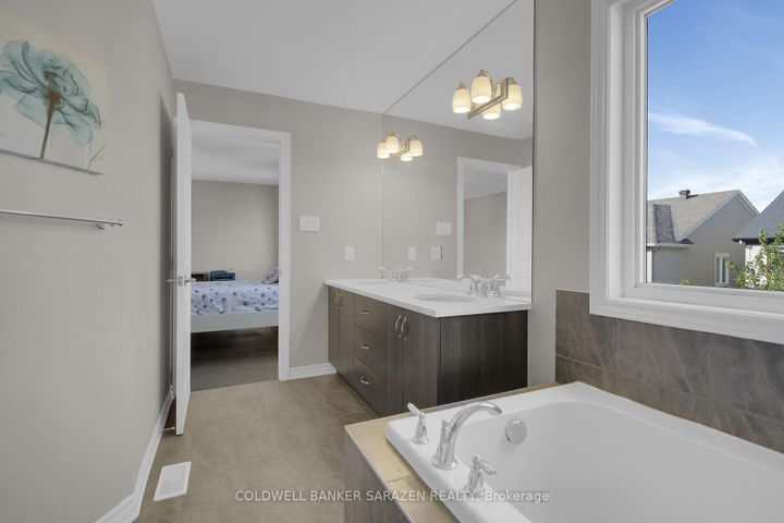 Photo 2 at 906 Whimbrel Way, Nepean (Half Moon Bay), Ottawa