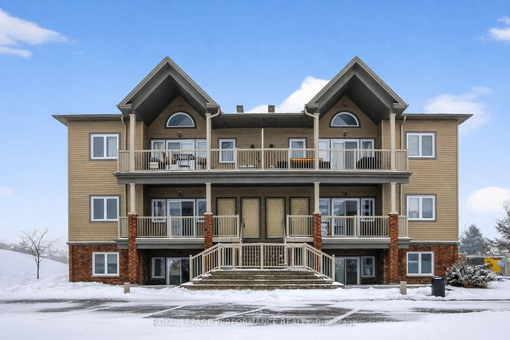 Photo 1 at B - 135 Harthill Way, Nepean (Heritage Park), Ottawa