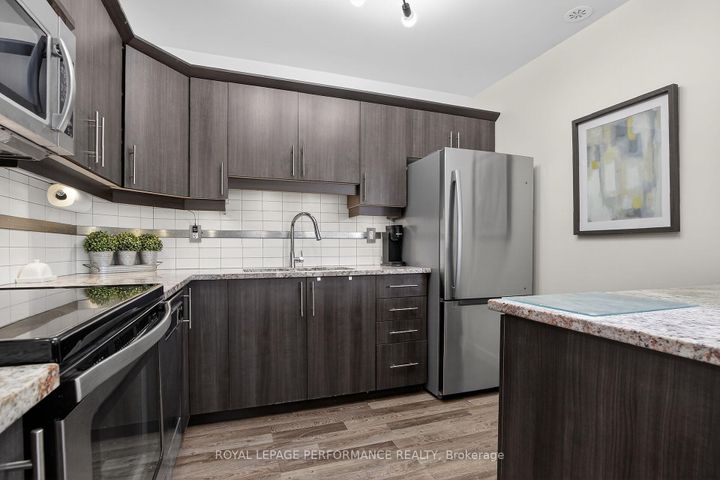 Photo 11 at B - 135 Harthill Way, Nepean (Heritage Park), Ottawa