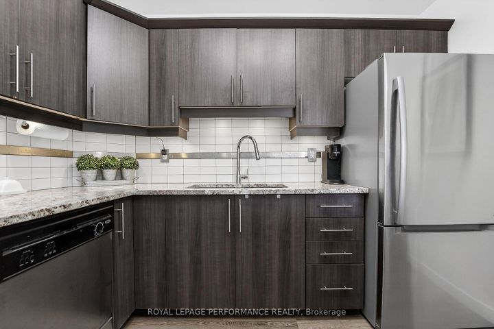 Photo 15 at B - 135 Harthill Way, Nepean (Heritage Park), Ottawa