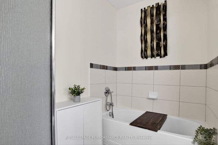 Photo 25 at B - 135 Harthill Way, Nepean (Heritage Park), Ottawa