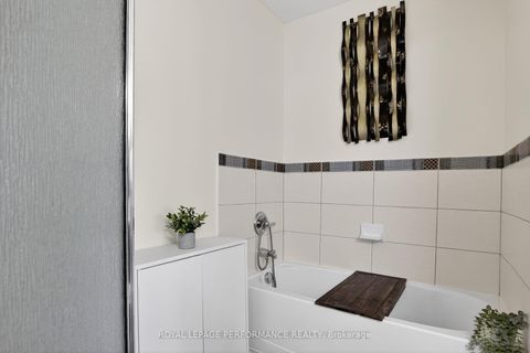 Photo 25 at B - 135 Harthill Way, Nepean (Heritage Park), Ottawa