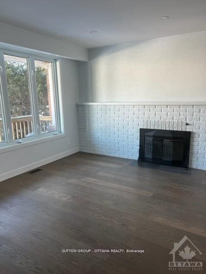 Photo 3 at 178 Mcclellan Road, Nepean (Sheahan Estates/Trend Village), Ottawa