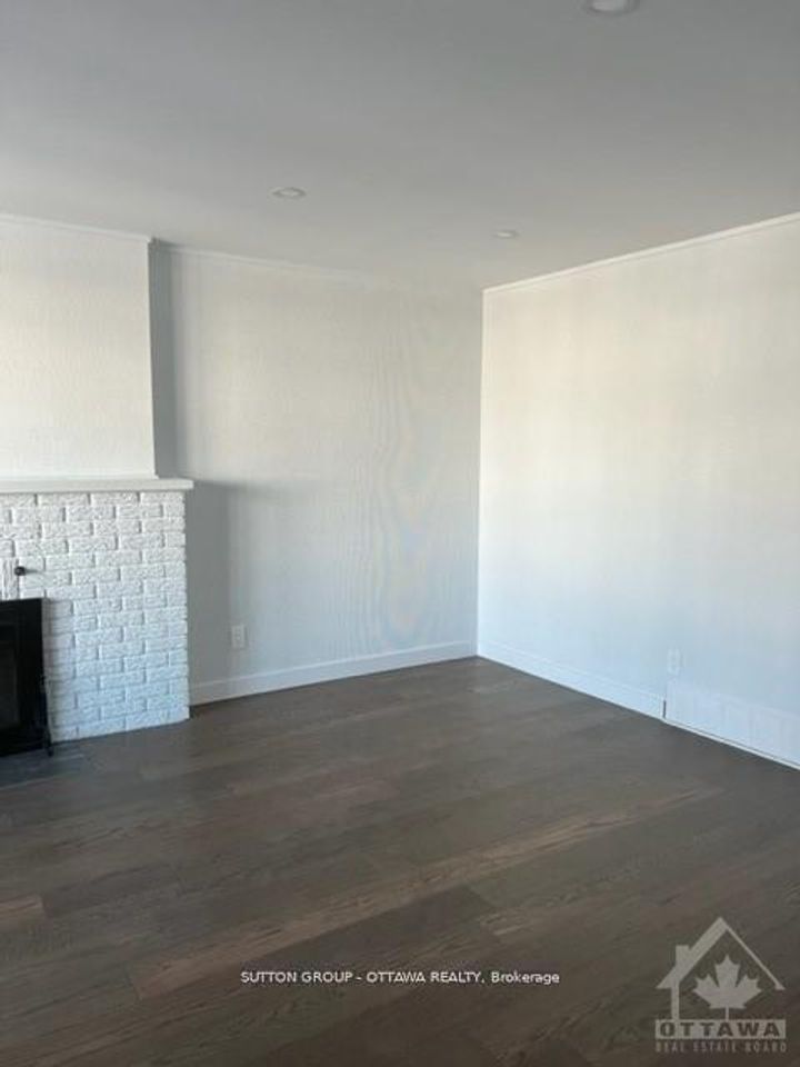 Photo 4 at 178 Mcclellan Road, Nepean (Sheahan Estates/Trend Village), Ottawa