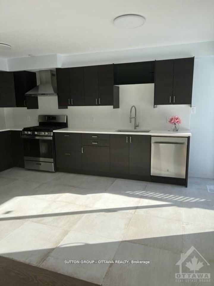 Photo 7 at 178 Mcclellan Road, Nepean (Sheahan Estates/Trend Village), Ottawa