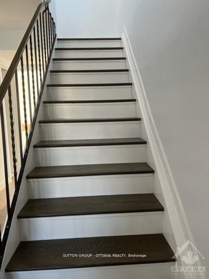 Photo 8 at 178 Mcclellan Road, Nepean (Sheahan Estates/Trend Village), Ottawa