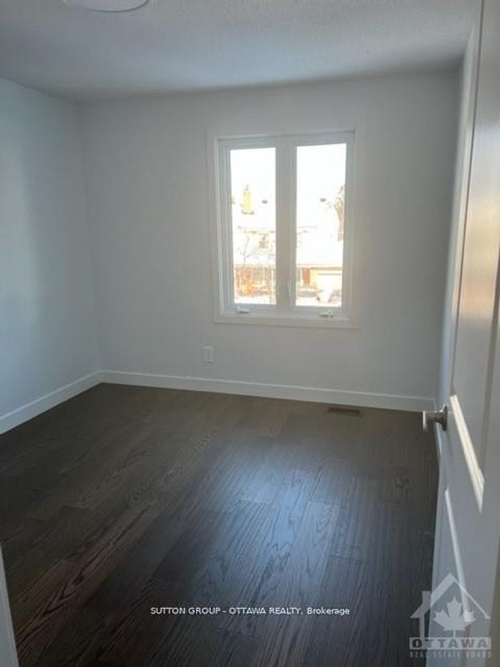 Photo 15 at 178 Mcclellan Road, Nepean (Sheahan Estates/Trend Village), Ottawa