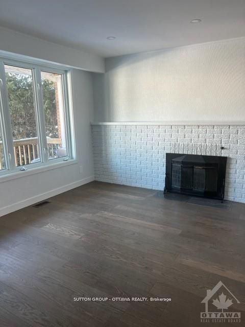 Photo 3 at 178 Mcclellan Road, Nepean (Sheahan Estates/Trend Village), Ottawa