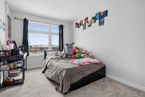 Photo 8 at 94 FEATHERTOP Lane, Emerald Meadows/Trailwest, Kanata