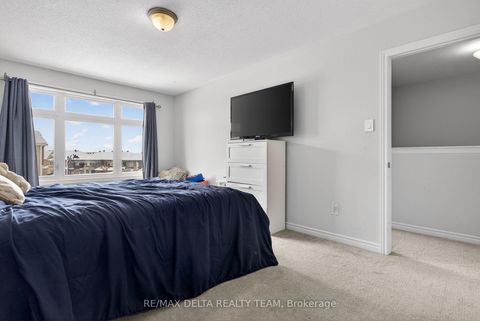 Photo 11 at 94 FEATHERTOP Lane, Emerald Meadows/Trailwest, Kanata