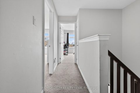 Photo 14 at 94 FEATHERTOP Lane, Emerald Meadows/Trailwest, Kanata
