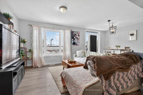 Photo 19 at 94 FEATHERTOP Lane, Emerald Meadows/Trailwest, Kanata