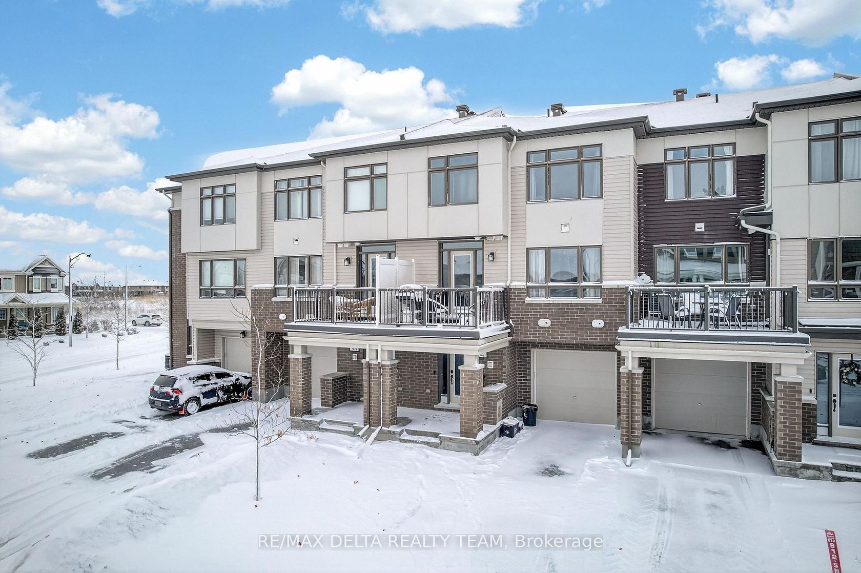 94 FEATHERTOP Lane, Emerald Meadows/Trailwest, Kanata 2