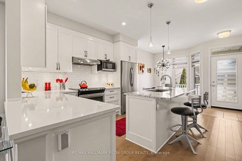 Photo 3 at 811 Tewin Circle, Camelot, Orleans