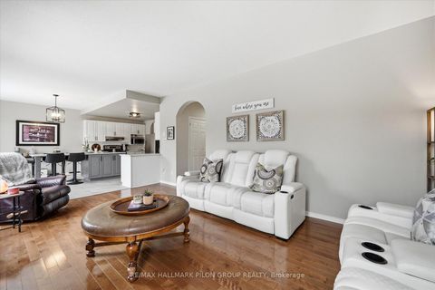 Photo 9 at 2234 Clermont Crescent, Avalon East, Orleans