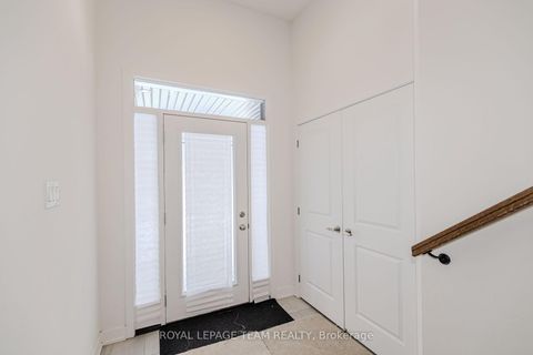 Photo 2 at 867 Anciano Crescent, Emerald Meadows/Trailwest, Kanata