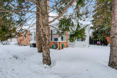Photo 1 at 18 Pine Needles Court, Stittsville (Central), Stittsville