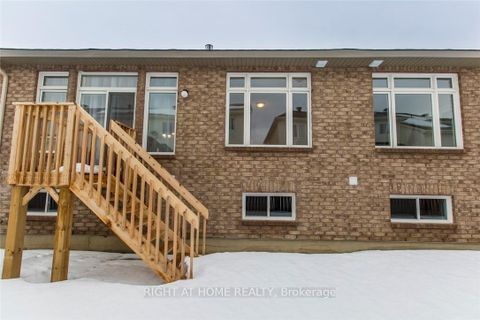 Photo 12 at 113 PASSAGEWAY Way, Bridlewood, Kanata