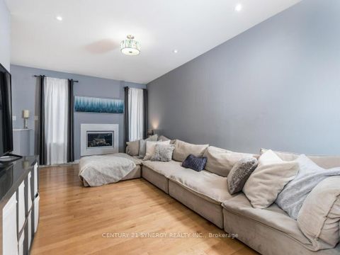 Photo 4 at 634 Moorpark Avenue, Emerald Meadows/Trailwest, Kanata