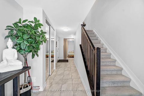 Photo 1 at 3009 Rhyolite Way, Nepean (Heritage Park), Ottawa
