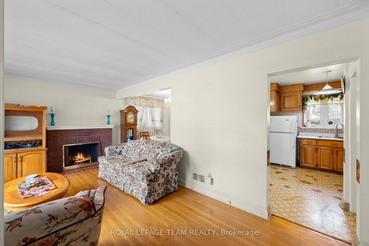 Photo 4 at 41 Capilano Drive, Nepean (City View/Skyline/Fisher Heights/Parkwood Hills), Ottawa