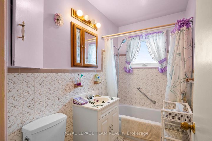 Photo 13 at 41 Capilano Drive, Nepean (City View/Skyline/Fisher Heights/Parkwood Hills), Ottawa