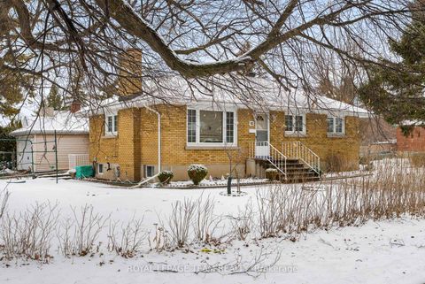 Photo 1 at 41 Capilano Drive, Nepean (City View/Skyline/Fisher Heights/Parkwood Hills), Ottawa