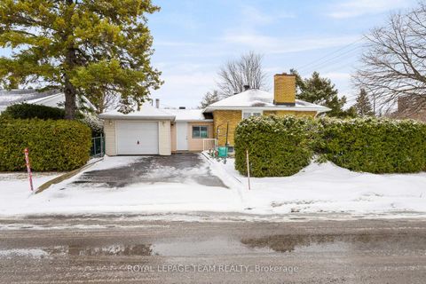 Photo 2 at 41 Capilano Drive, Nepean (City View/Skyline/Fisher Heights/Parkwood Hills), Ottawa