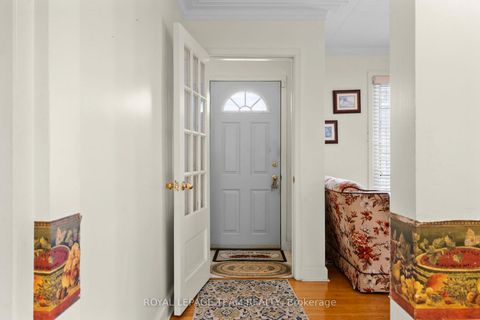 Photo 3 at 41 Capilano Drive, Nepean (City View/Skyline/Fisher Heights/Parkwood Hills), Ottawa