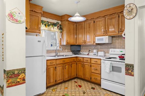 Photo 11 at 41 Capilano Drive, Nepean (City View/Skyline/Fisher Heights/Parkwood Hills), Ottawa