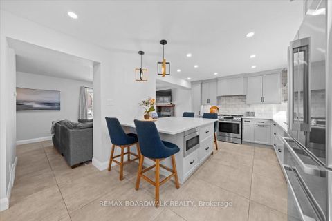 Photo 2 at 7 Gagnon Court, Beaverbrook, Kanata