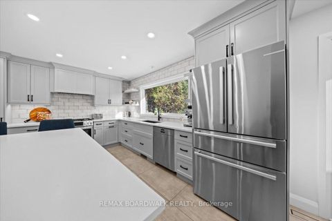 Photo 3 at 7 Gagnon Court, Beaverbrook, Kanata