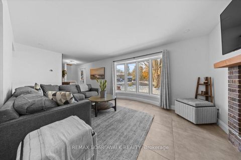 Photo 10 at 7 Gagnon Court, Beaverbrook, Kanata