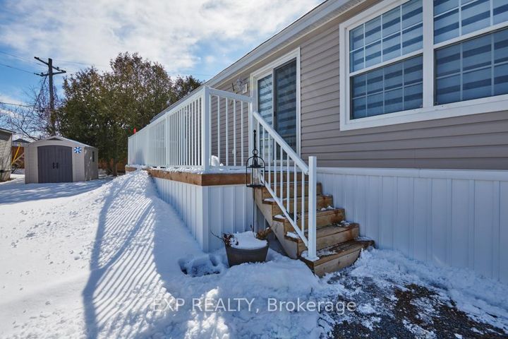 Photo 2 at 11 Bonner Street, Nepean (Industrial Park), Ottawa