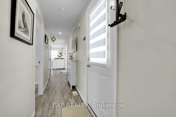 Photo 4 at 11 Bonner Street, Nepean (Industrial Park), Ottawa