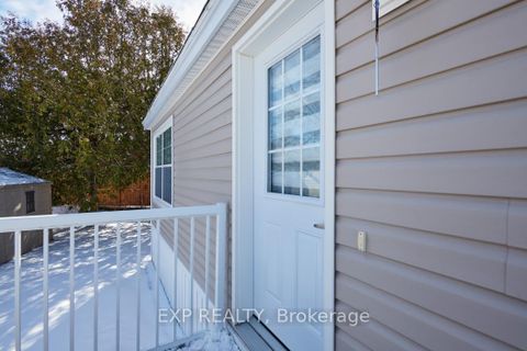 Photo 3 at 11 Bonner Street, Nepean (Industrial Park), Ottawa